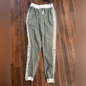 Lululemon gray joggers size 6